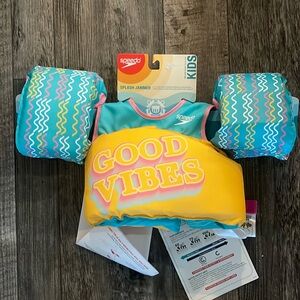 Speedo Solash Jammer NWT weight 33-55 lbs coast guard approved.